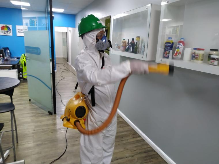 Nebulização para sanitização em ambiente comercial